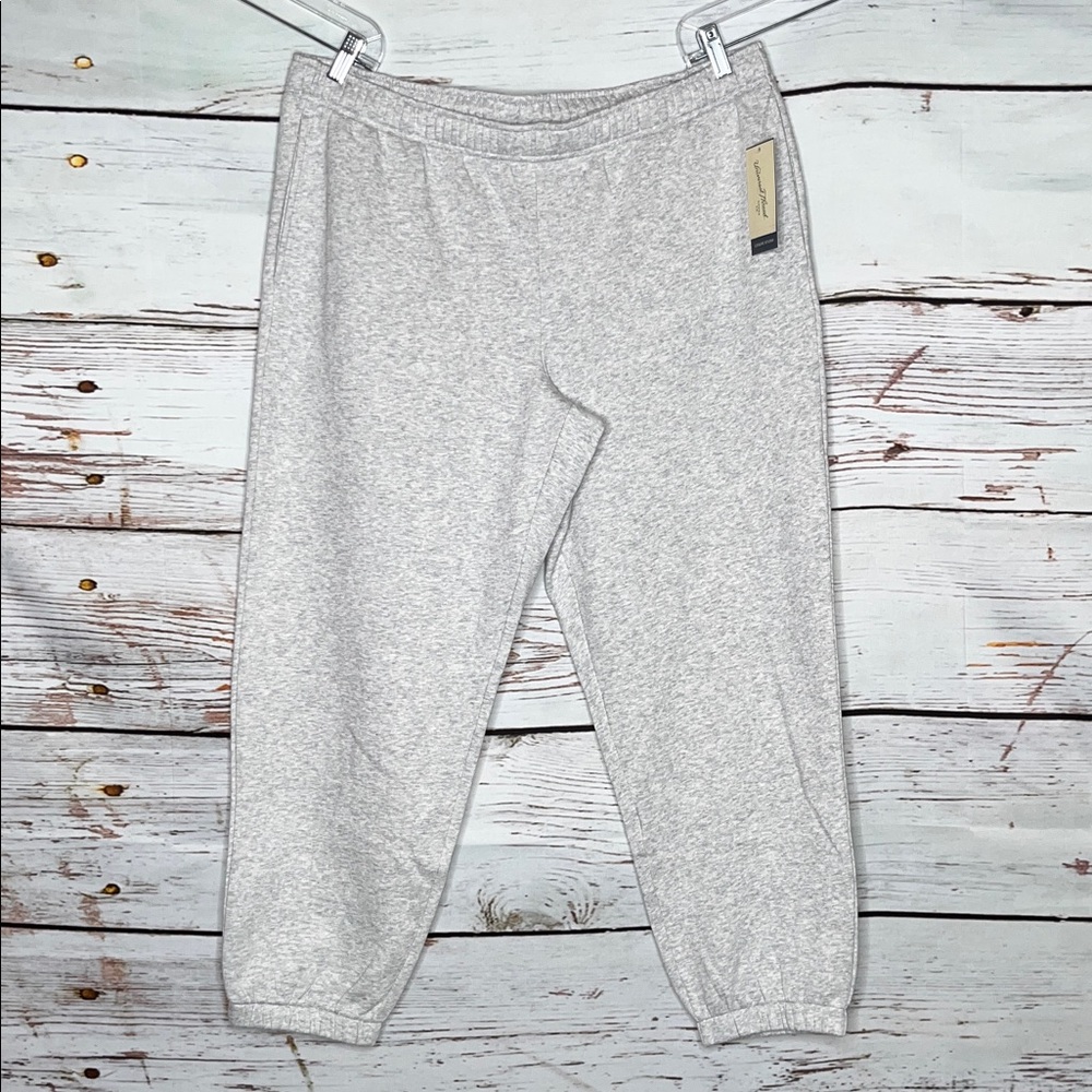 Universal Thread NWT Size XL Heather Gray Mid Rise Essential Jogger Sweatpants